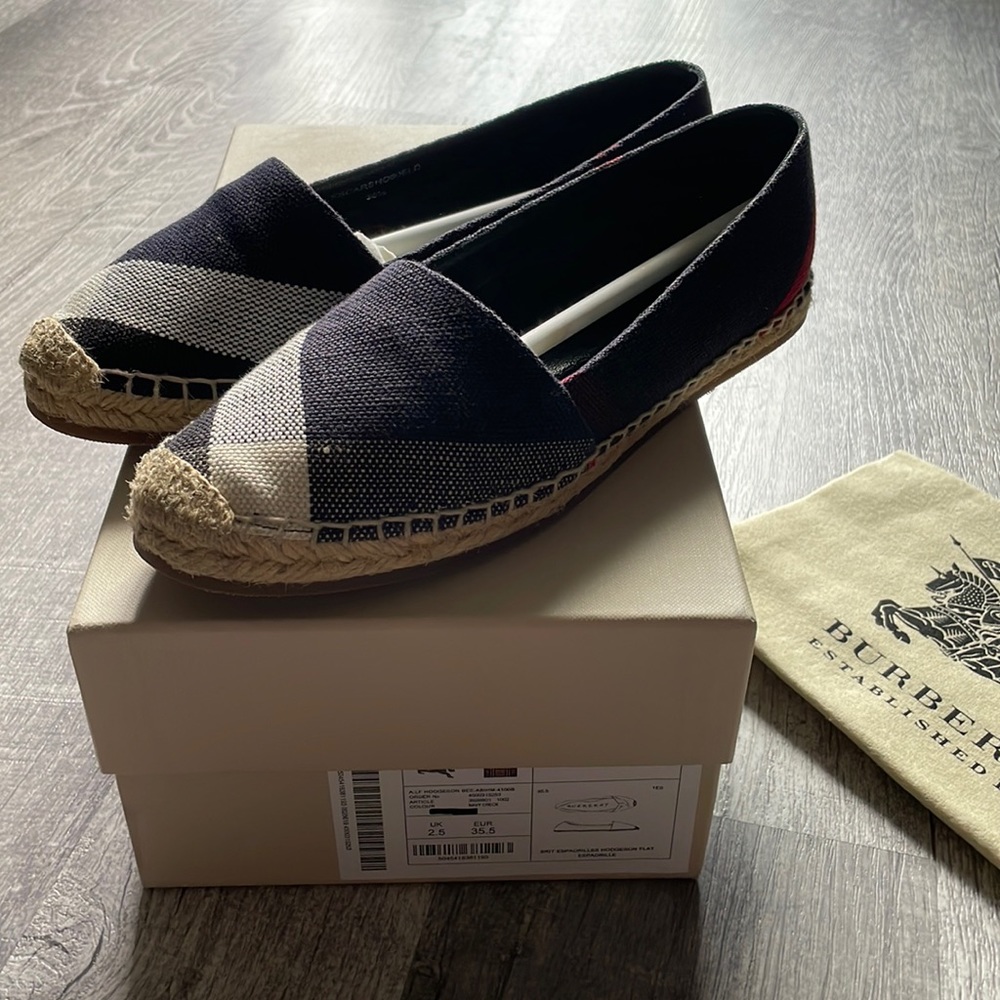 Burberry women’s Hodgeson canvas espadrilles size 35.5 (5.5)